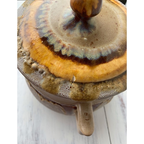 Rustic handmade pottery baker bowl with lid - Picture 16 of 16